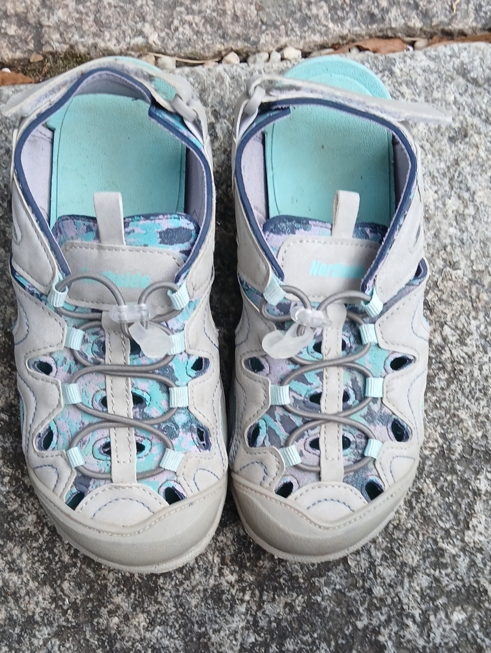 Northside Girlls Sandals, Grey and Pink Size 3 With Velcro.